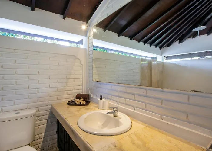Villa Lunacasa, Modern Comfort In Balinese Style, 500m To Beach Seminyak