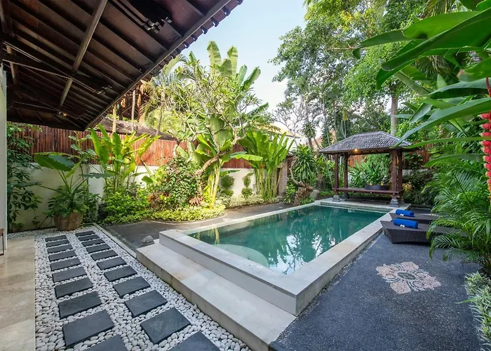 Villa Lunacasa, Modern Comfort In Balinese Style, 500m To Beach Seminyak